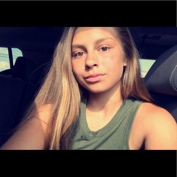 Profile Picture of Riley Trefz (@rileyt17) on Poshmark
