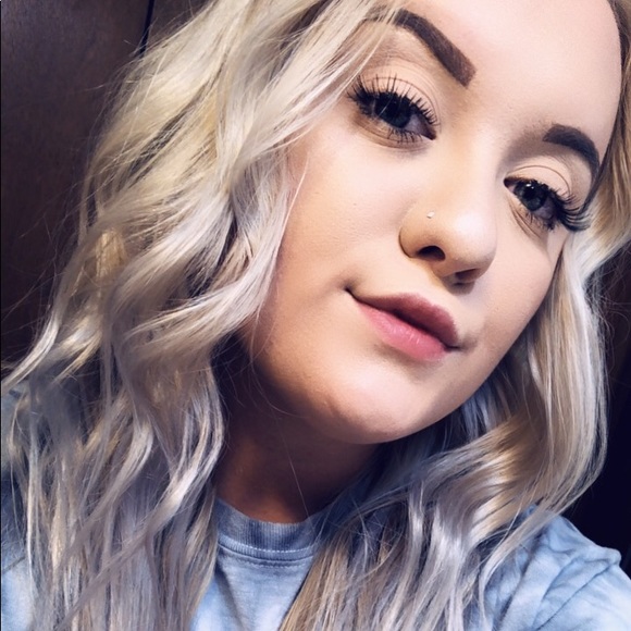 Profile Picture of Brianna Bishop (@briannajolynnn) on Poshmark