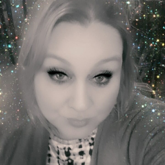 Profile Picture of Khrystee Shiek (@khrysteeshiek) on Poshmark