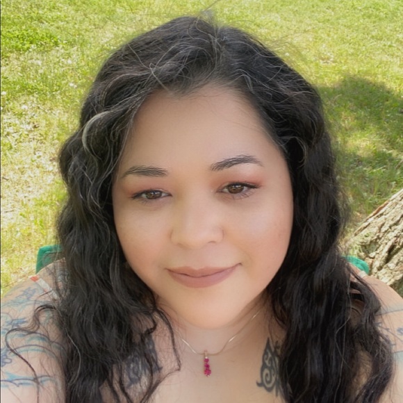 Profile Picture of Olivia Cogswell (@ocogswell) on Poshmark