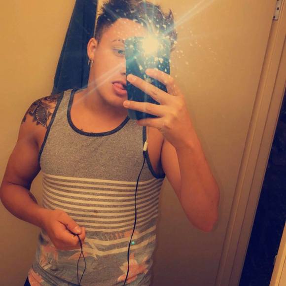 Profile Picture of Pollytoo franco Lara (@teamogtt) on Poshmark