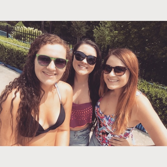 Profile Picture of Abby Bartolick (@abbyb2016) on Poshmark