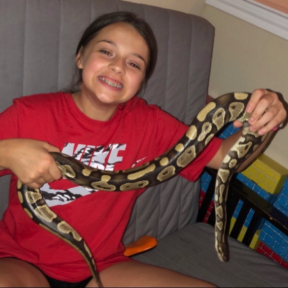 Profile Picture of Eleyana Rangel (@eleyanaaaa) on Poshmark