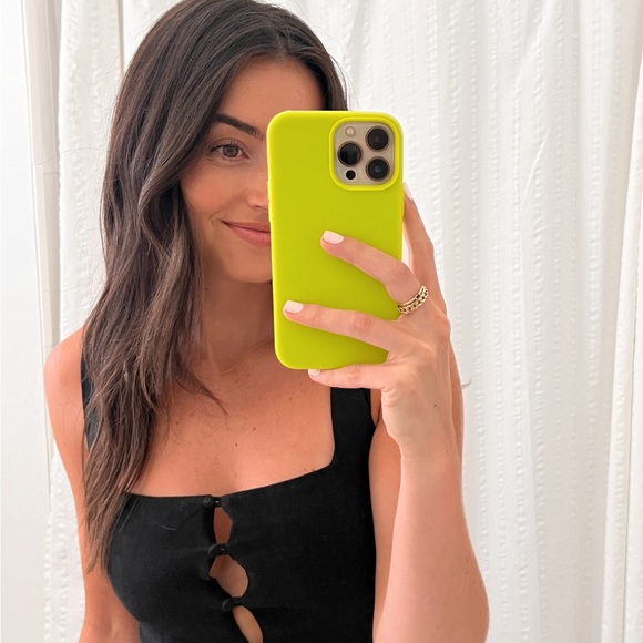 Profile Picture of Devon Hawkinson (@devonhawkinson) on Poshmark