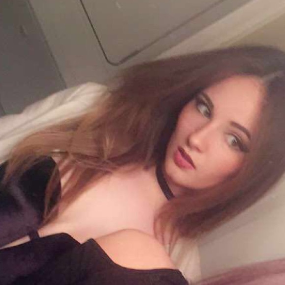 Profile Picture of Nicole Dobbins (@ndobbs14) on Poshmark