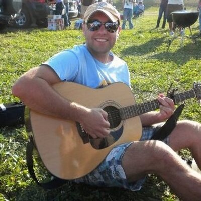 Profile Picture of Derek Schreiber (@warhawkDMB30) on Twitter