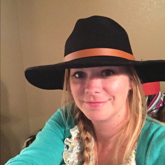 Profile Picture of Brooke Vanderstelt (@brookevs) on Poshmark