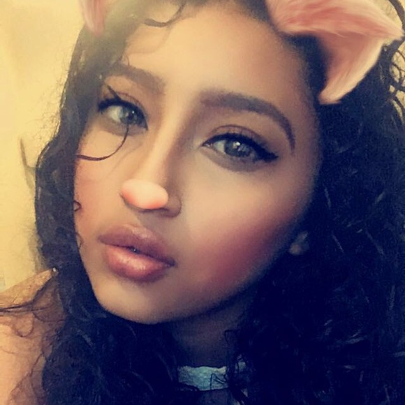 Profile Picture of Jennifer Samayoa (@jennysama) on Poshmark