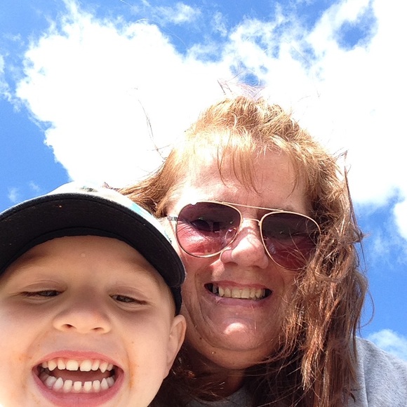 Profile Picture of Susan Clausen (@manasue54153) on Poshmark