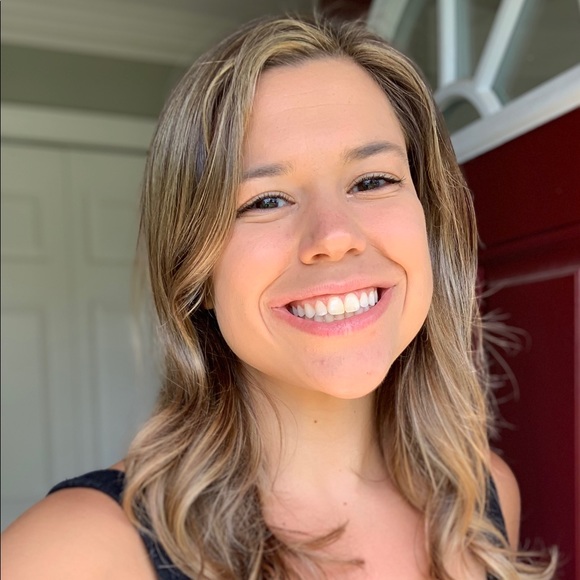 Profile Picture of Nicole Hudak (@nhud803) on Poshmark