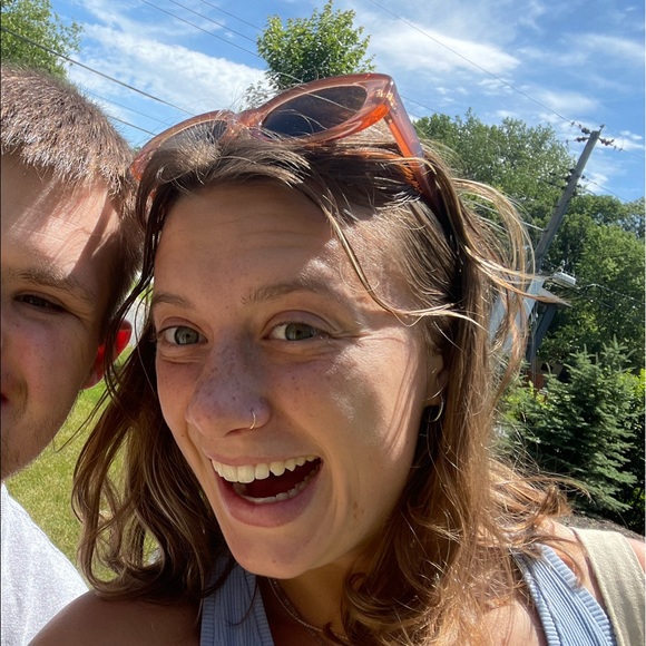 Profile Picture of Samantha Van ert (@samanthavanert) on Poshmark