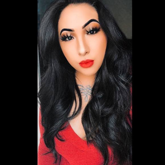 Profile Picture of Valerie Manges (@valmanges) on Poshmark