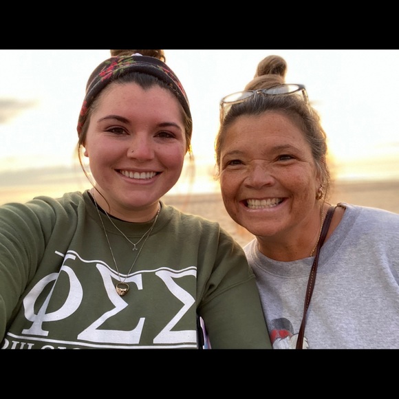 Profile Picture of Tammy Emeigh (@themeigh) on Poshmark