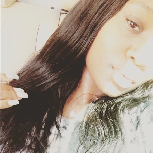 Profile Picture of Ciera Booker (@cloveeexxxx) on Poshmark