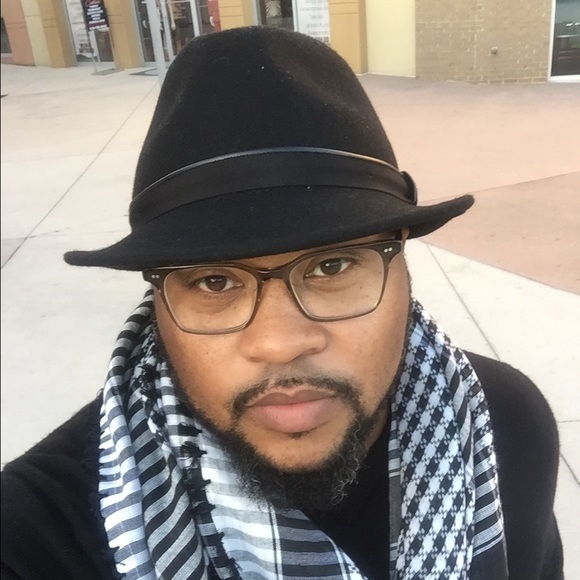 Profile Picture of Joseph Wyatt (@jgwyatt55) on Poshmark