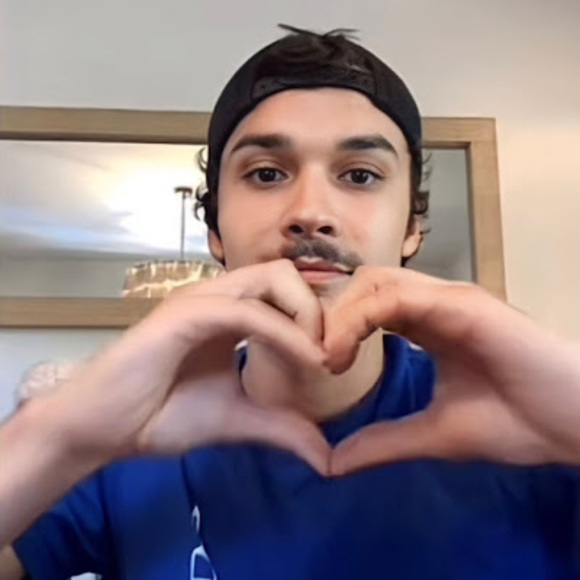 Profile Picture of Calvin Chen (@lunaluvsyou) on Poshmark