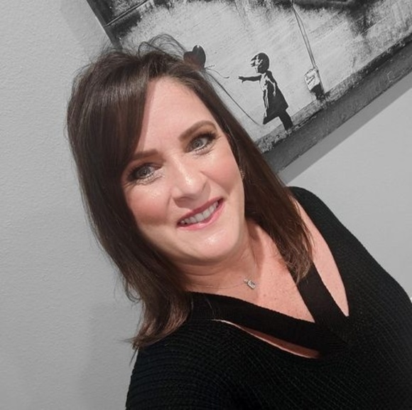 Profile Picture of Angie allen Gilbert (@angielg221) on Poshmark