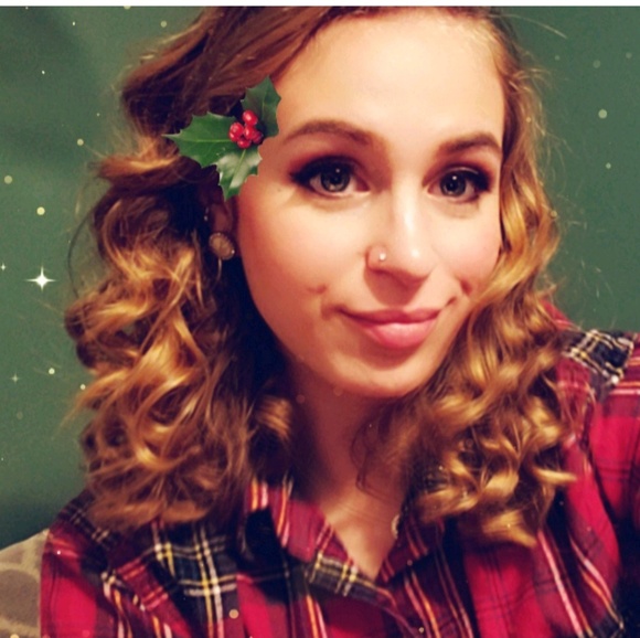Profile Picture of Harley Lilley (@harley_16319) on Poshmark