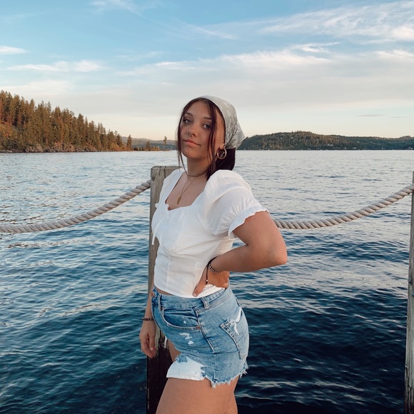 Profile Picture of Sammie Schumacker (@sammieschu) on Poshmark