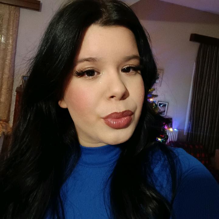 Profile Picture of 𝐀𝐭𝐡𝐞𝐧𝐚. (@athena_roupakia) on Tiktok