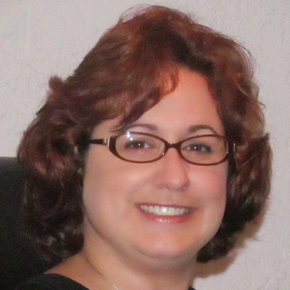 Profile Picture of Antoinette Cassavaugh (@aycassavaugh) on Poshmark