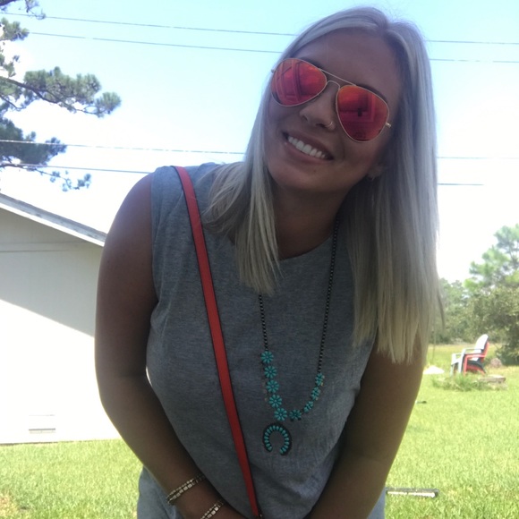 Profile Picture of Jessica Abbott (@jessicaabbott) on Poshmark