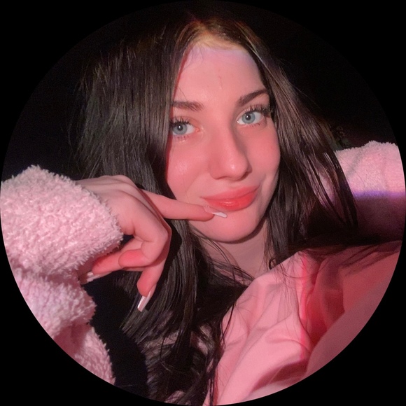 Profile Picture of Issabelle Owens (@issabelle555) on Poshmark