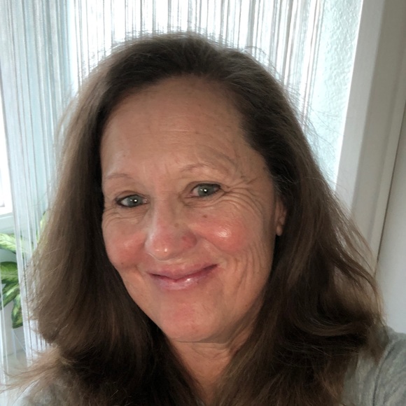 Profile Picture of Dawnise Duff (@dawniseduff) on Poshmark