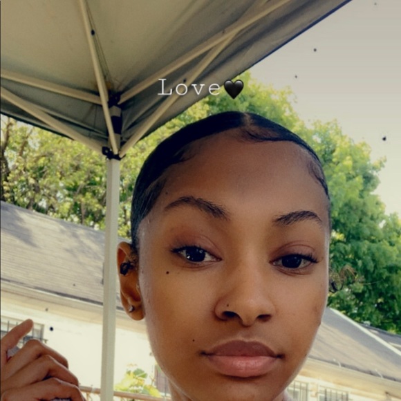 Profile Picture of Shay Obrian (@shayobrian) on Poshmark