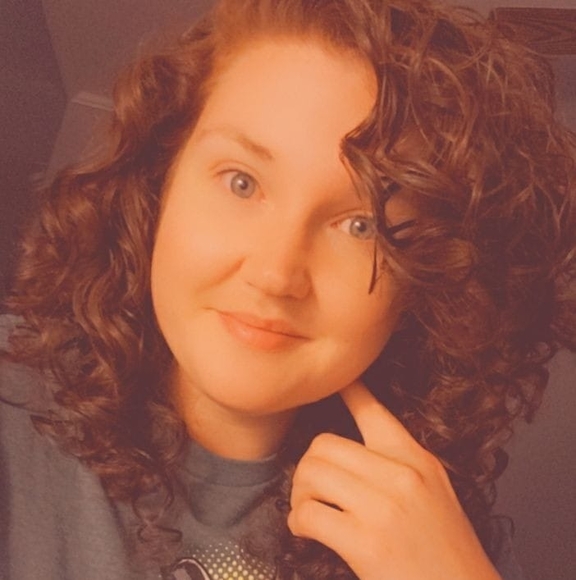 Profile Picture of Lindsay Schnackenberg (@frapsnack13) on Poshmark