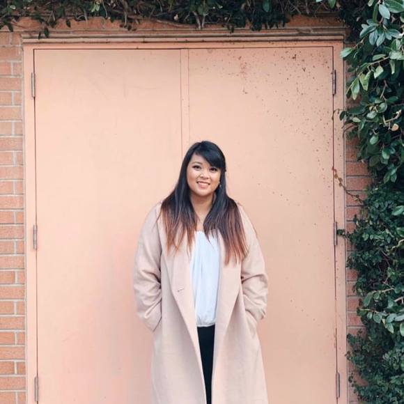 Profile Picture of Monica Halili (@milkeu7) on Poshmark
