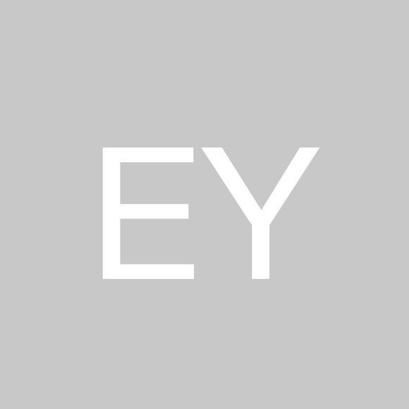 Profile Picture of Emily Yoder (@emmamae2547) on Poshmark