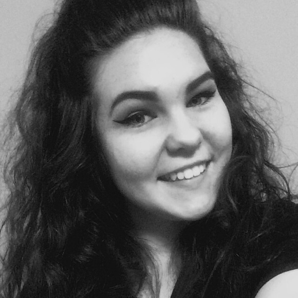 Profile Picture of Christa Baliles (@christabaliles) on Poshmark