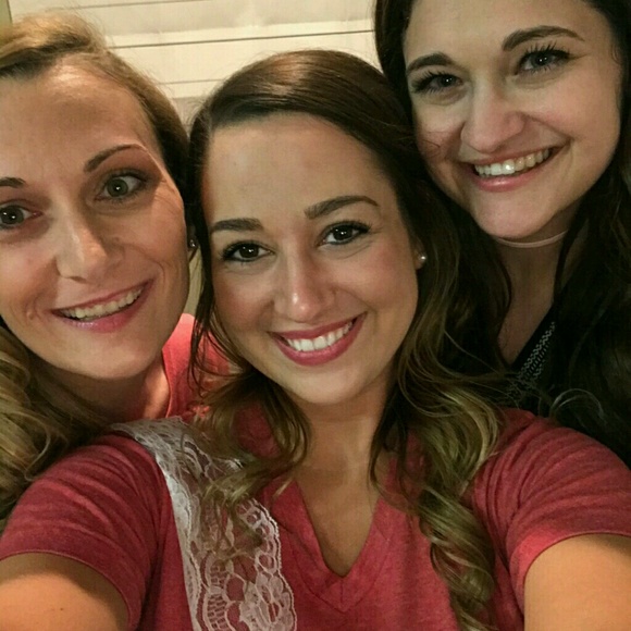 Profile Picture of Danielle Gale (@daniesthetics) on Poshmark