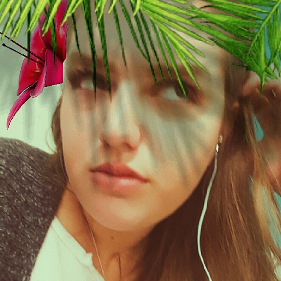 Profile Picture of Grace Creasman (@yunggraciie) on Poshmark