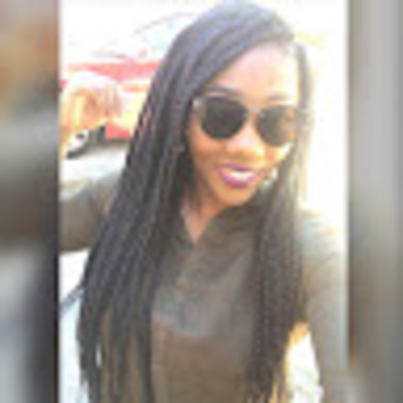 Profile Picture of Simone Martin (@bo3simone) on Poshmark