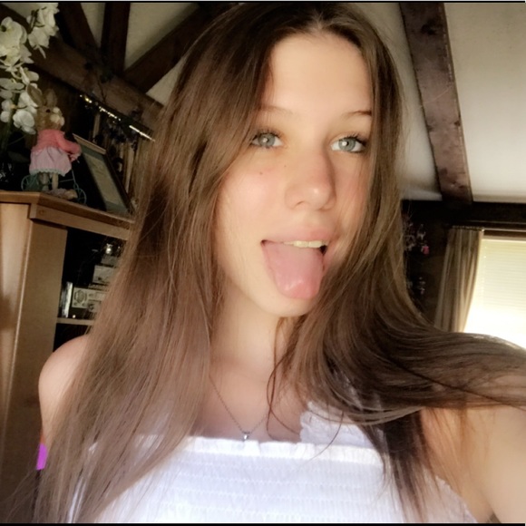 Profile Picture of Alexis Conlon (@alexisconlon_) on Poshmark