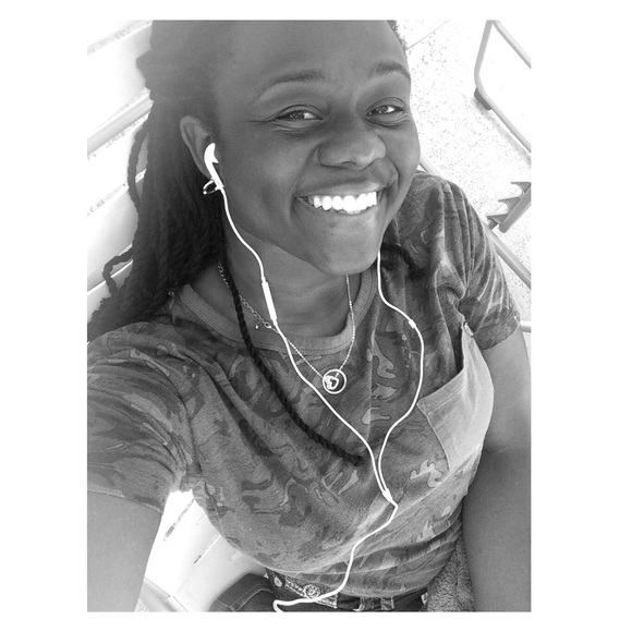 Profile Picture of Fayola Robillard (@frobillard) on Poshmark