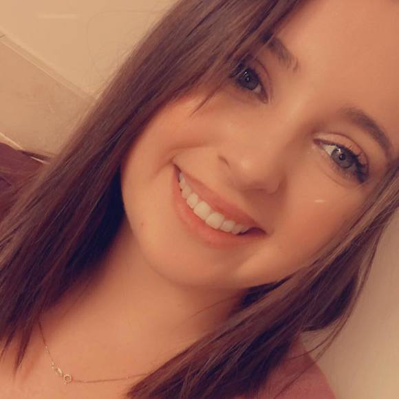 Profile Picture of Shelly Averette (@nicole9511) on Poshmark