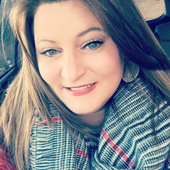 Profile Picture of Melissa Blankenship (@kember08) on Poshmark