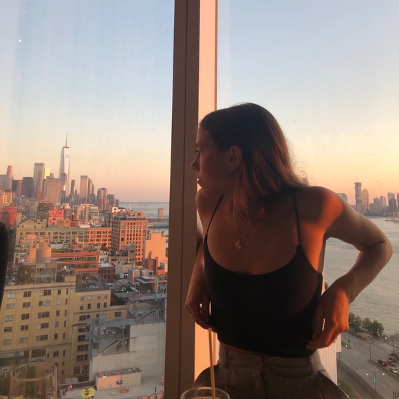 Profile Picture of Lauren Ivanoff (@laurenivanoff) on Poshmark