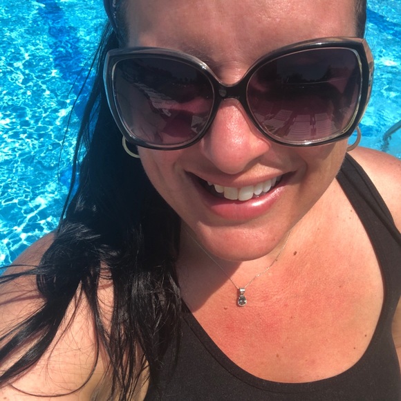 Profile Picture of Valerie Veltri (@valerie6203) on Poshmark