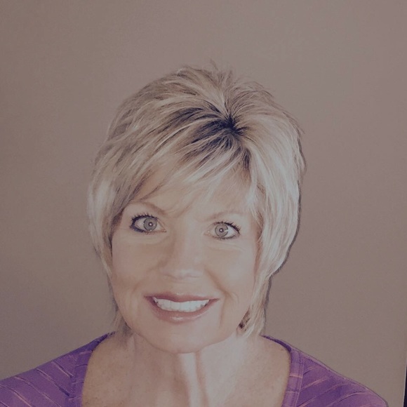 Profile Picture of Cindy Browning (@cindy_browning) on Poshmark