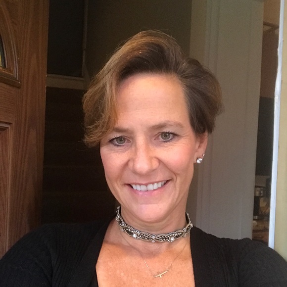 Profile Picture of Sara Runge (@rungesara) on Poshmark
