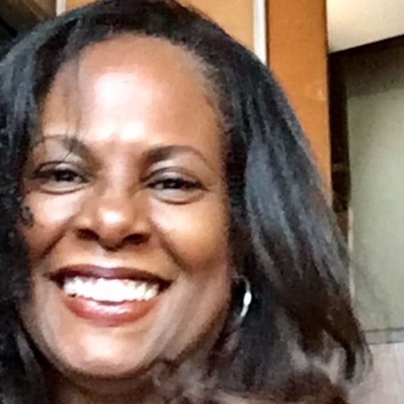 Jalyne Strong - Poshmark Profile Picture of Jalyne Strong (@jstrongshaw) on Poshmark