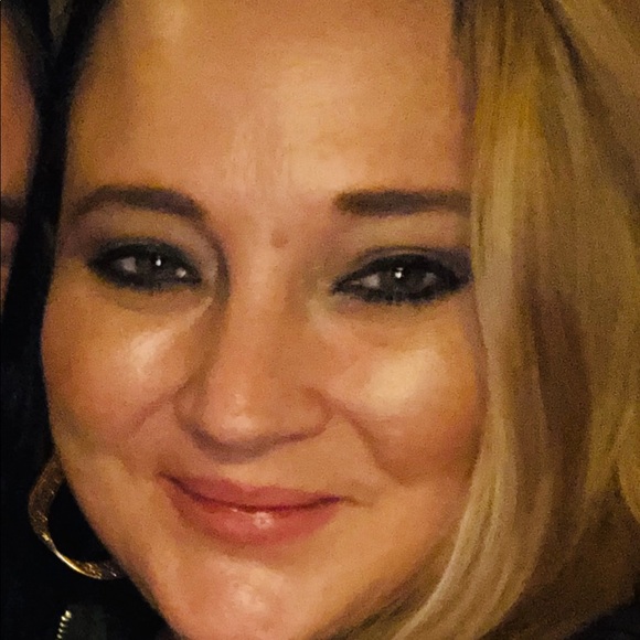Profile Picture of Jo Stansbury (@jstansb2) on Poshmark