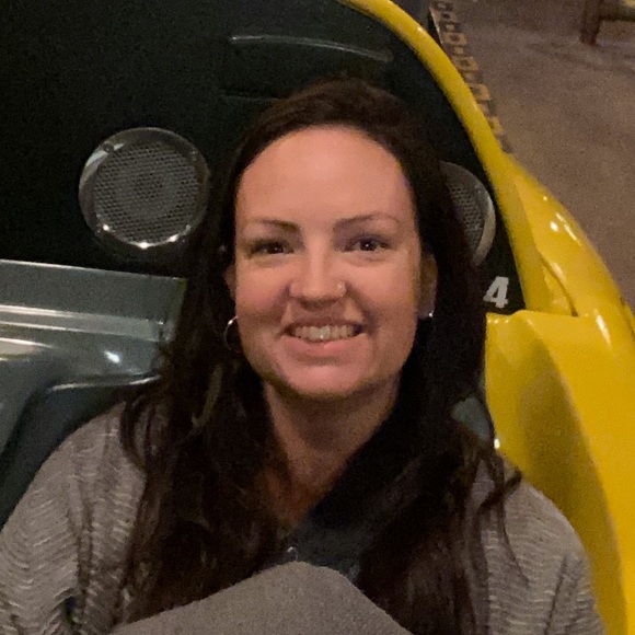 Profile Picture of Allyson Hockin (@allysonhockin) on Poshmark