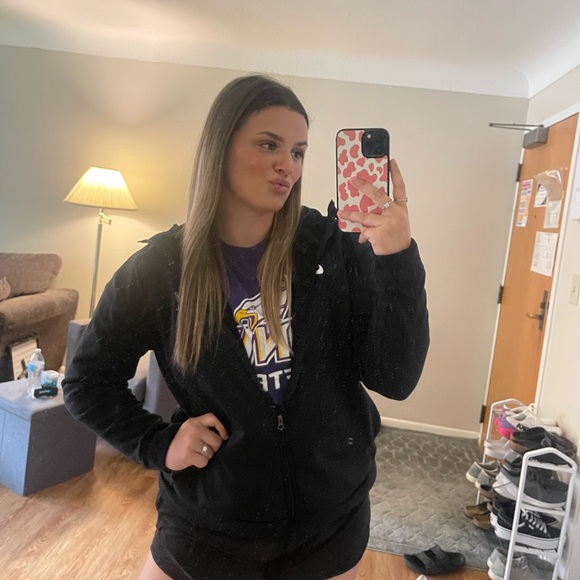 Profile Picture of Gabrielle Keith (@gkeith2021) on Poshmark