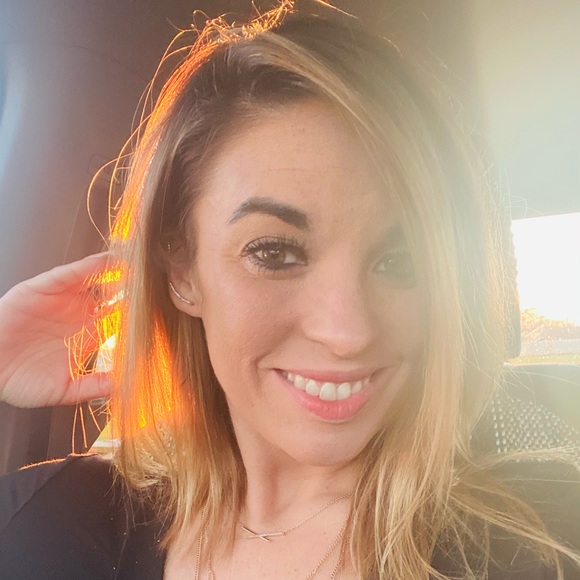 Profile Picture of Jamie Hohalek (@jamiehohalek) on Poshmark