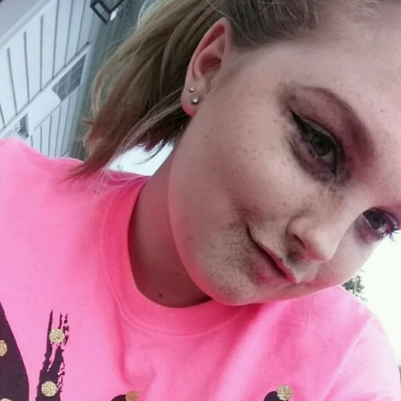 Profile Picture of Taylor Hagle (@taylorhagle) on Poshmark